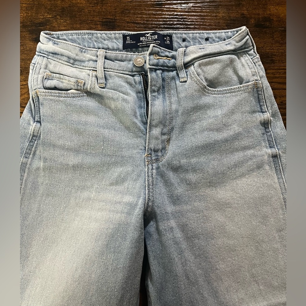 Hollister Vintage Stretch Light Blue Jeans high rise Mom Jeans